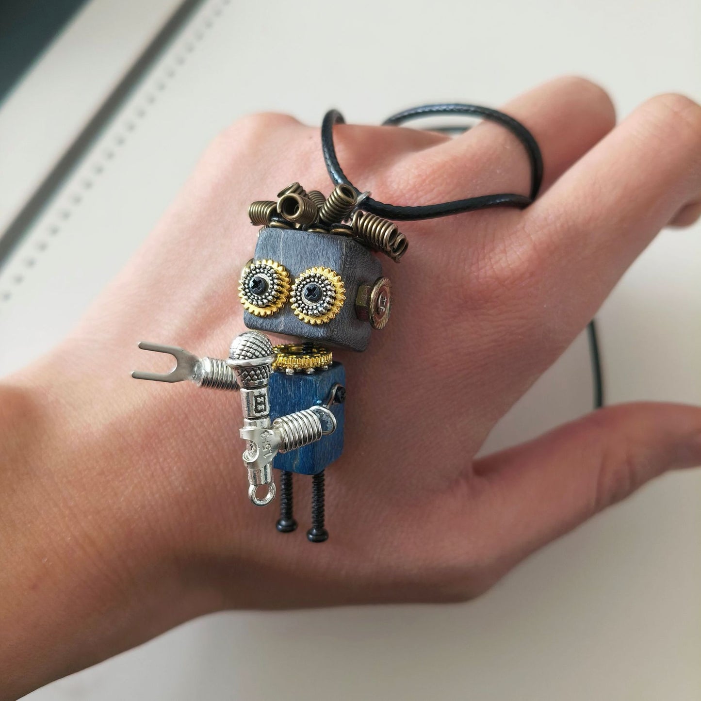 SINGER PENDANT