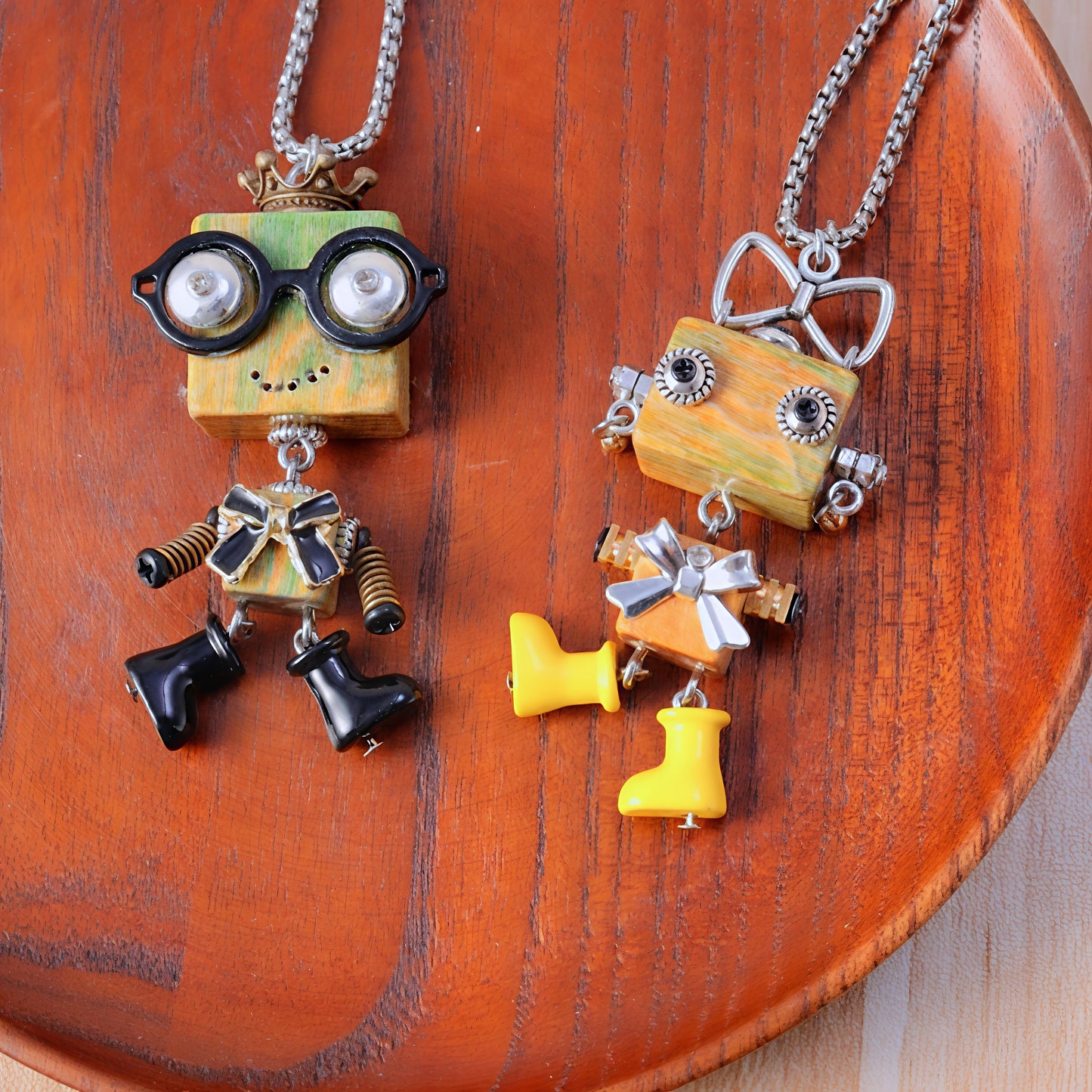 OWLERY PENDANT