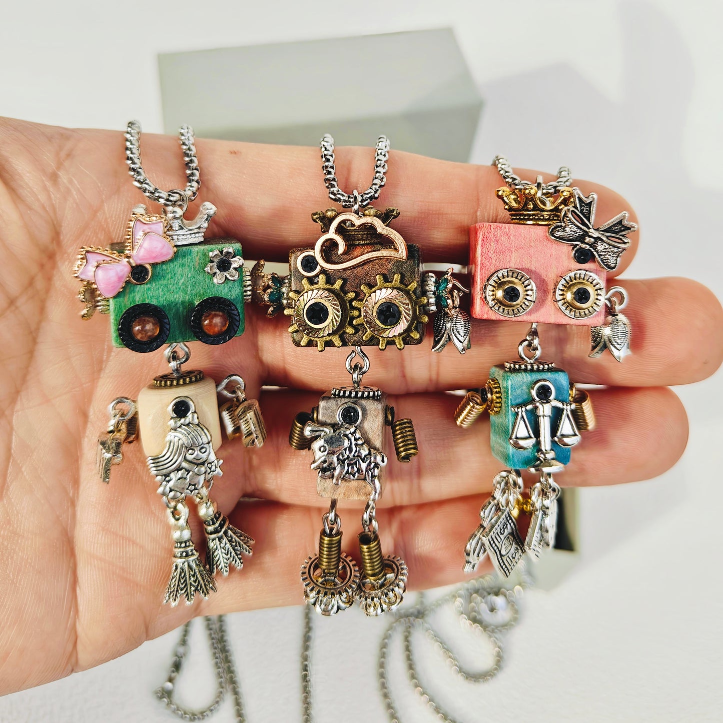 VIRGO PENDANT