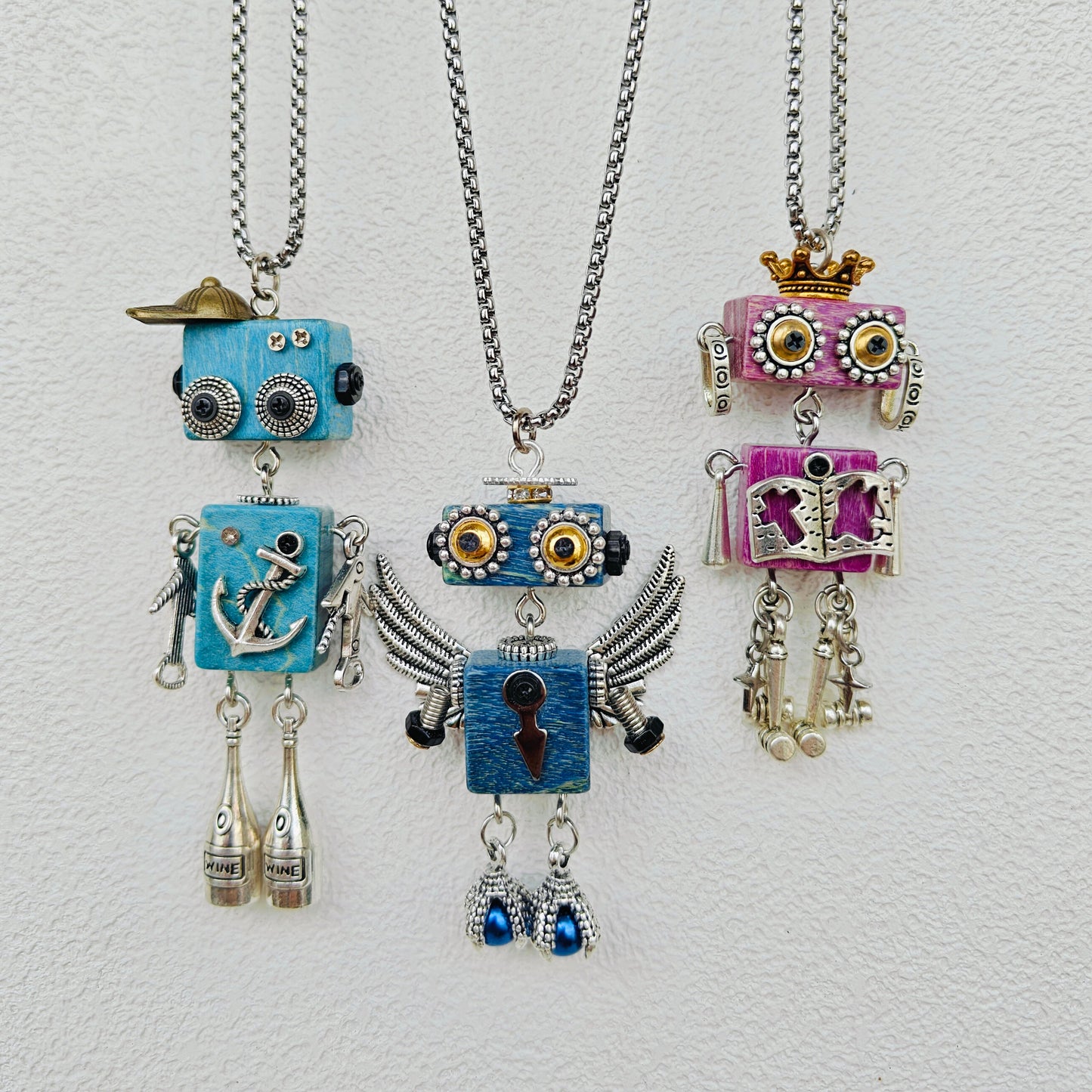 CHLOE PENDANT