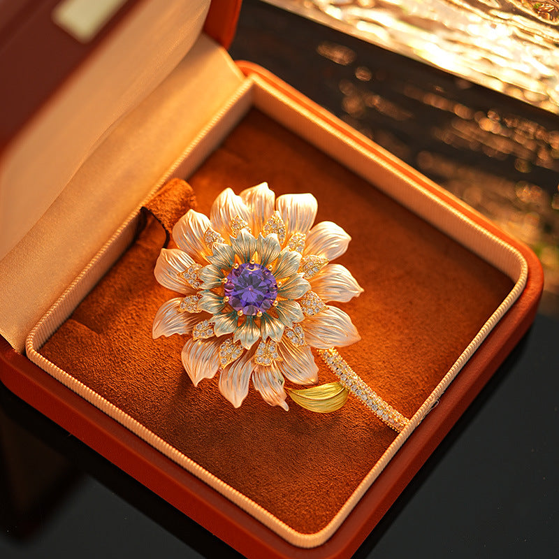 DAISY BROOCH
