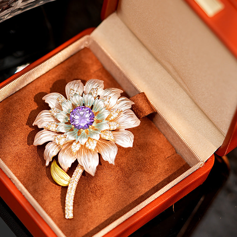 DAISY BROOCH