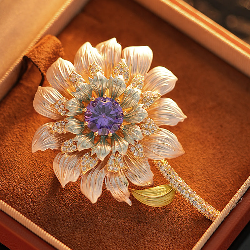 DAISY BROOCH
